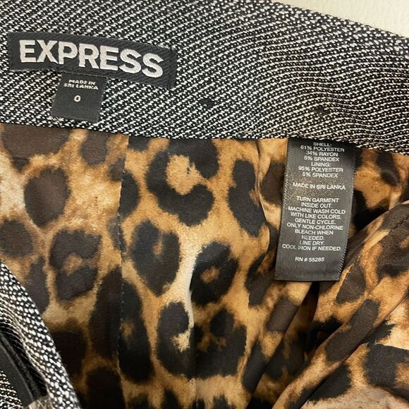 Express Skirt size 0 with animal print lining - Picture 5 of 6